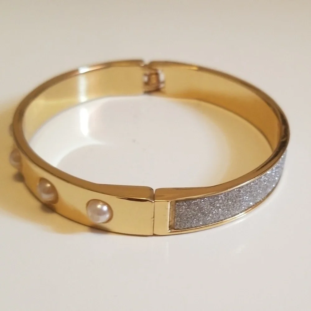SALE 😍 4/$15 Pearl/Glitter gold hinge bracelet - Picture 3 of 5